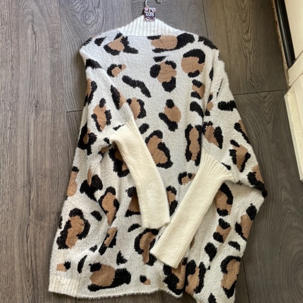 019 Cozy Leopard print fuzzy dolman sleeve fall cardigan - Picture 6 of 8